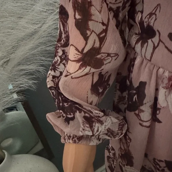 Express Blush Floral Dress - Picture 2 of 8